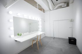 【外苑前駅4分】大型LEDスクリーン!撮影やポップアップストアに最適な、白壁&171㎡の広々空間&アクセス抜群のイベントスペース