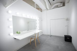 【外苑前駅4分】大型LEDスクリーン!撮影やポップアップストアに最適な、白壁&171㎡の広々空間&アクセス抜群のイベントスペース