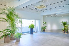 【外苑前駅4分】大型LEDスクリーン!撮影やポップアップストアに最適な、白壁&171㎡の広々空間&アクセス抜群のイベントスペース