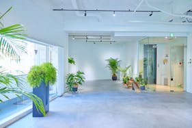 【外苑前駅4分】大型LEDスクリーン!撮影やポップアップストアに最適な、白壁&171㎡の広々空間&アクセス抜群のイベントスペース