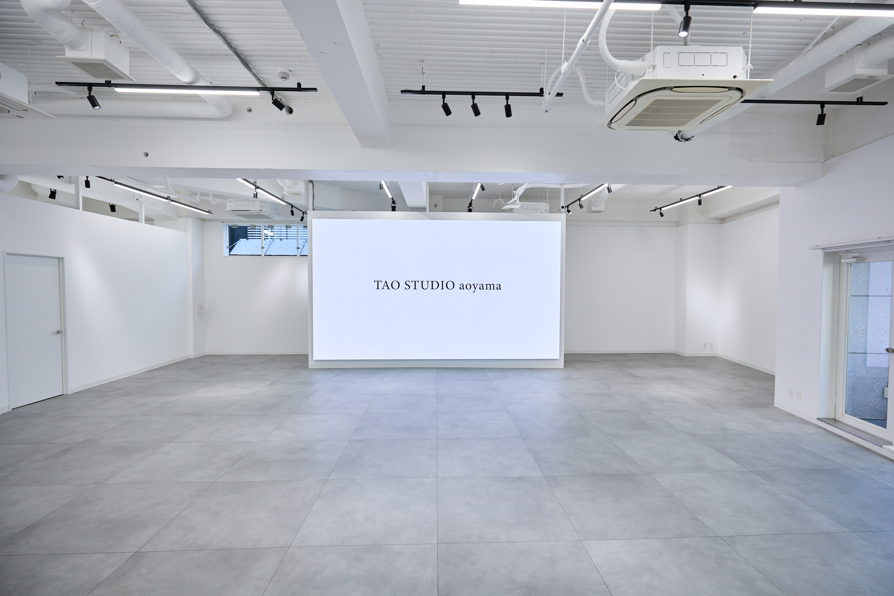 【外苑前駅4分】大型LEDスクリーン！撮影やポップアップストアに最適な、白壁＆171㎡の広々空間＆アクセス抜群のイベントスペース