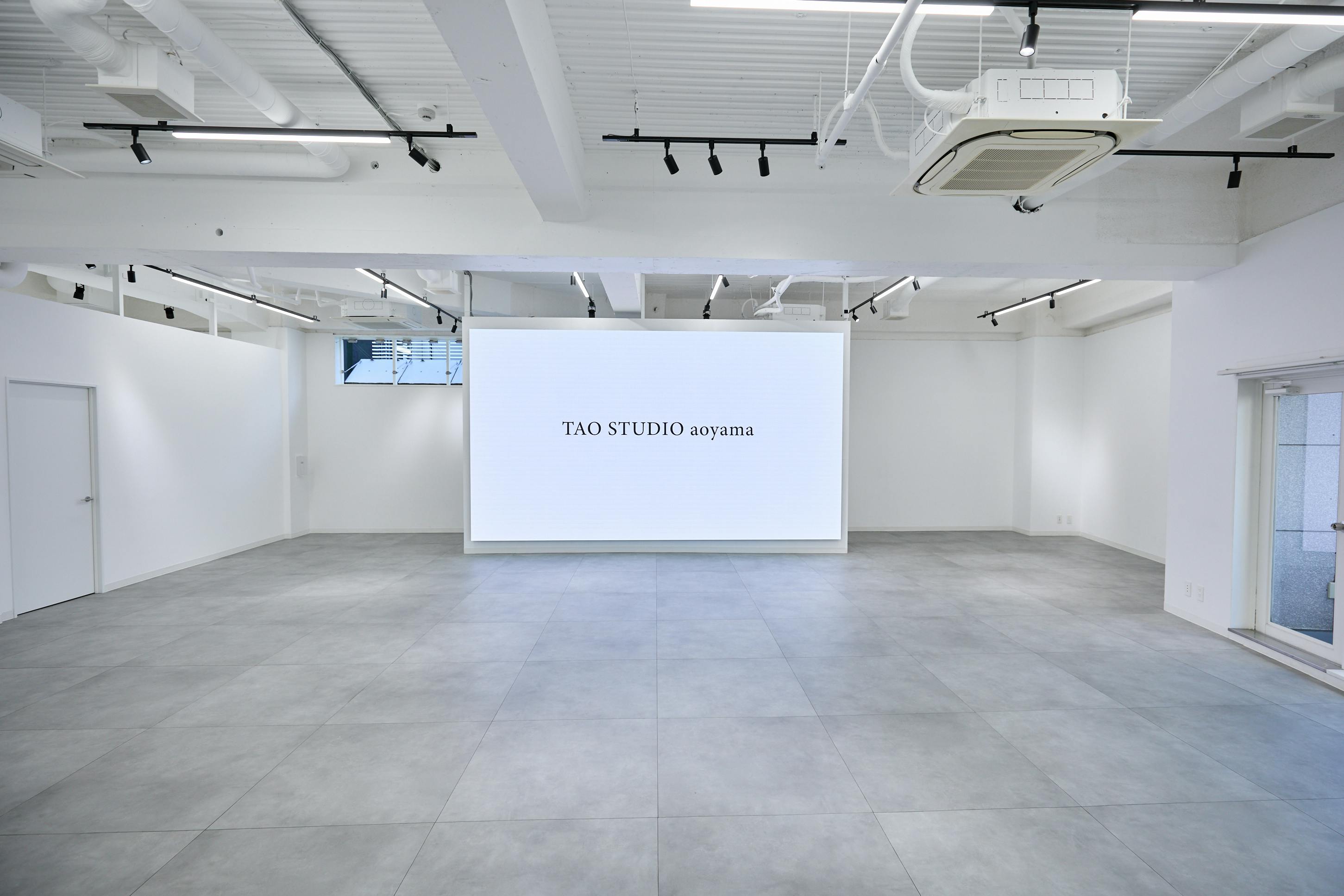 【外苑前駅4分】大型LEDスクリーン!撮影やポップアップストアに最適な、白壁&171㎡の広々空間&アクセス抜群のイベントスペース