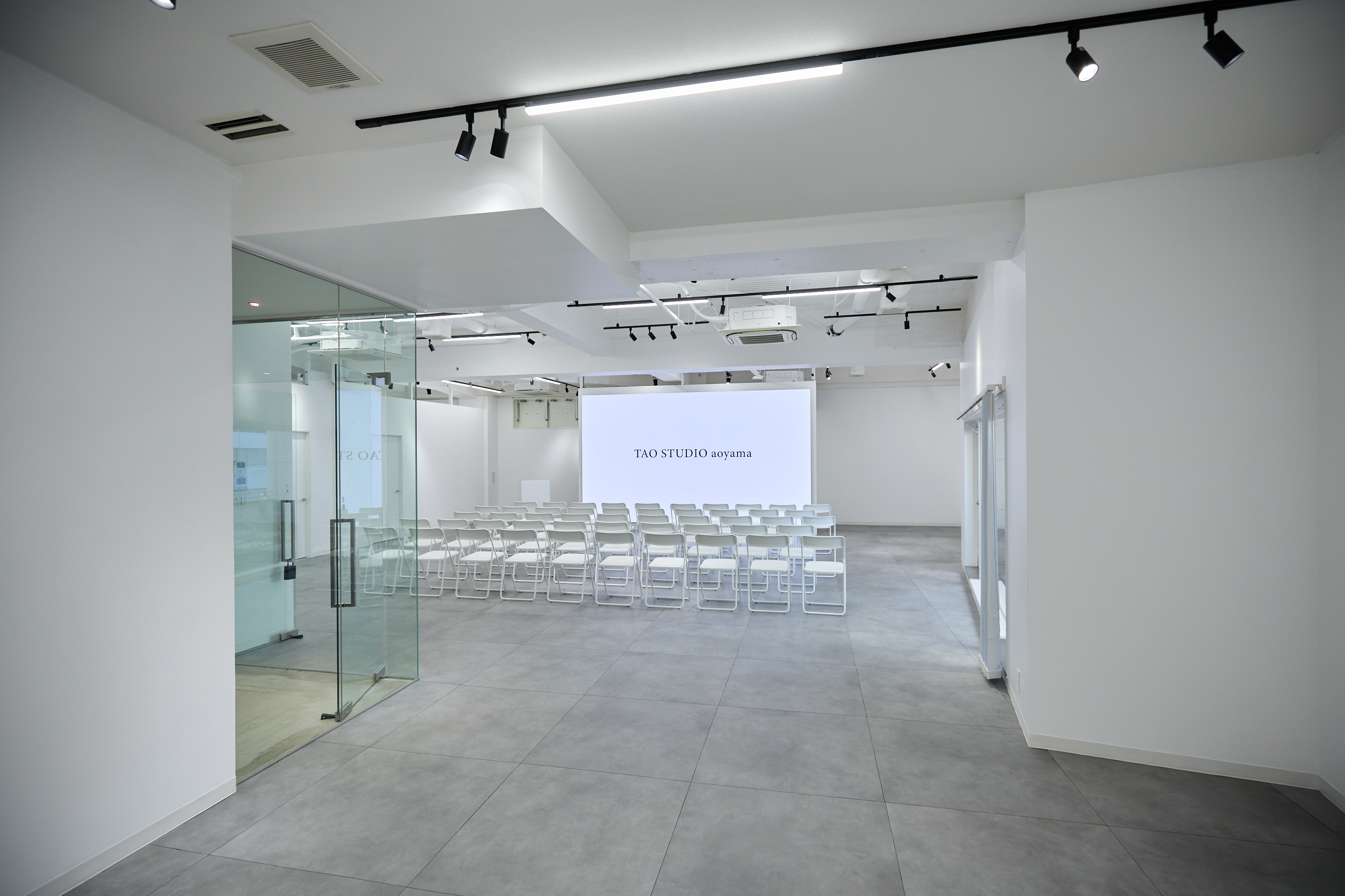 【外苑前駅4分】大型LEDスクリーン！撮影やポップアップストアに最適な、白壁＆171㎡の広々空間＆アクセス抜群のイベントスペース