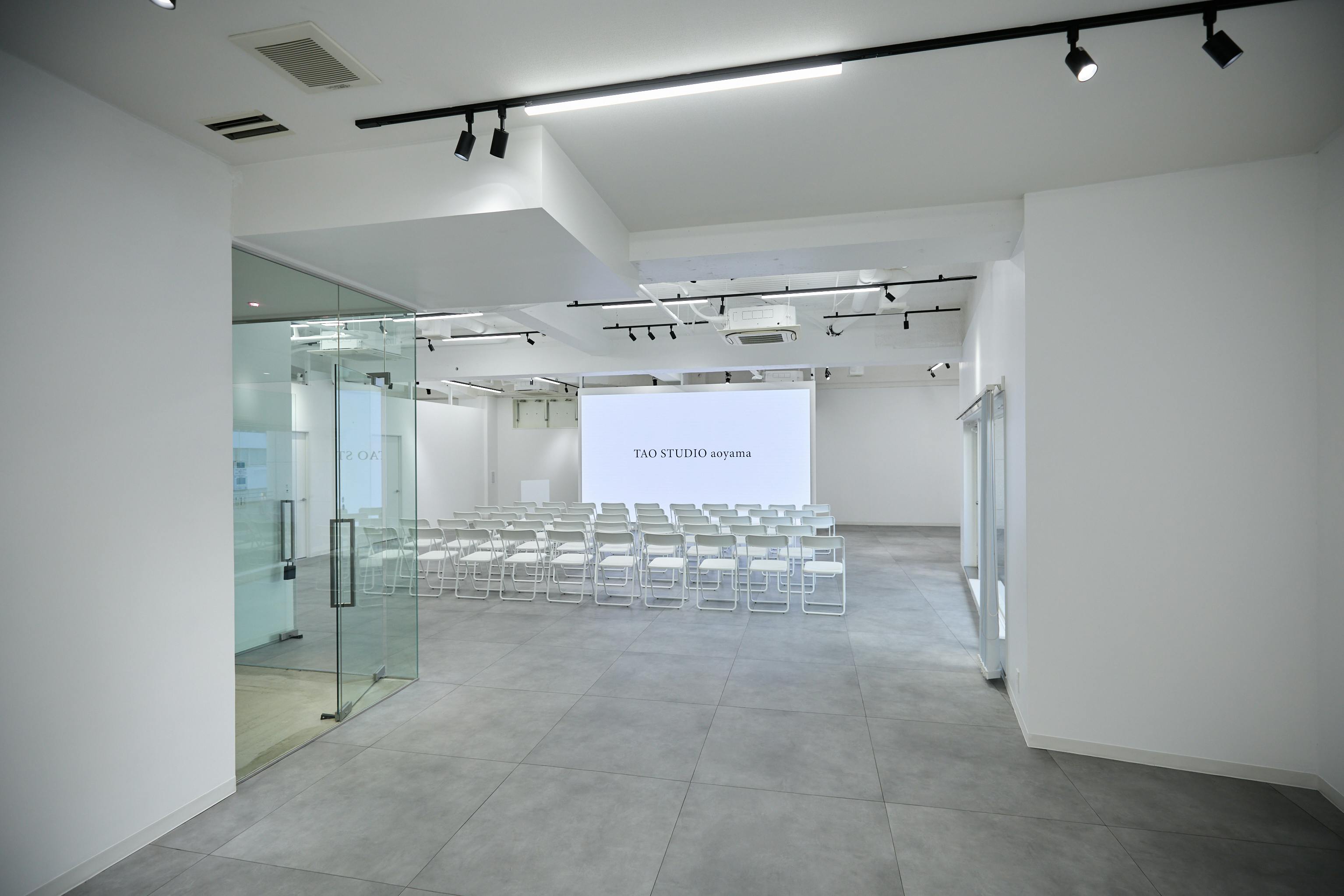 【外苑前駅4分】大型LEDスクリーン!撮影やポップアップストアに最適な、白壁&171㎡の広々空間&アクセス抜群のイベントスペース