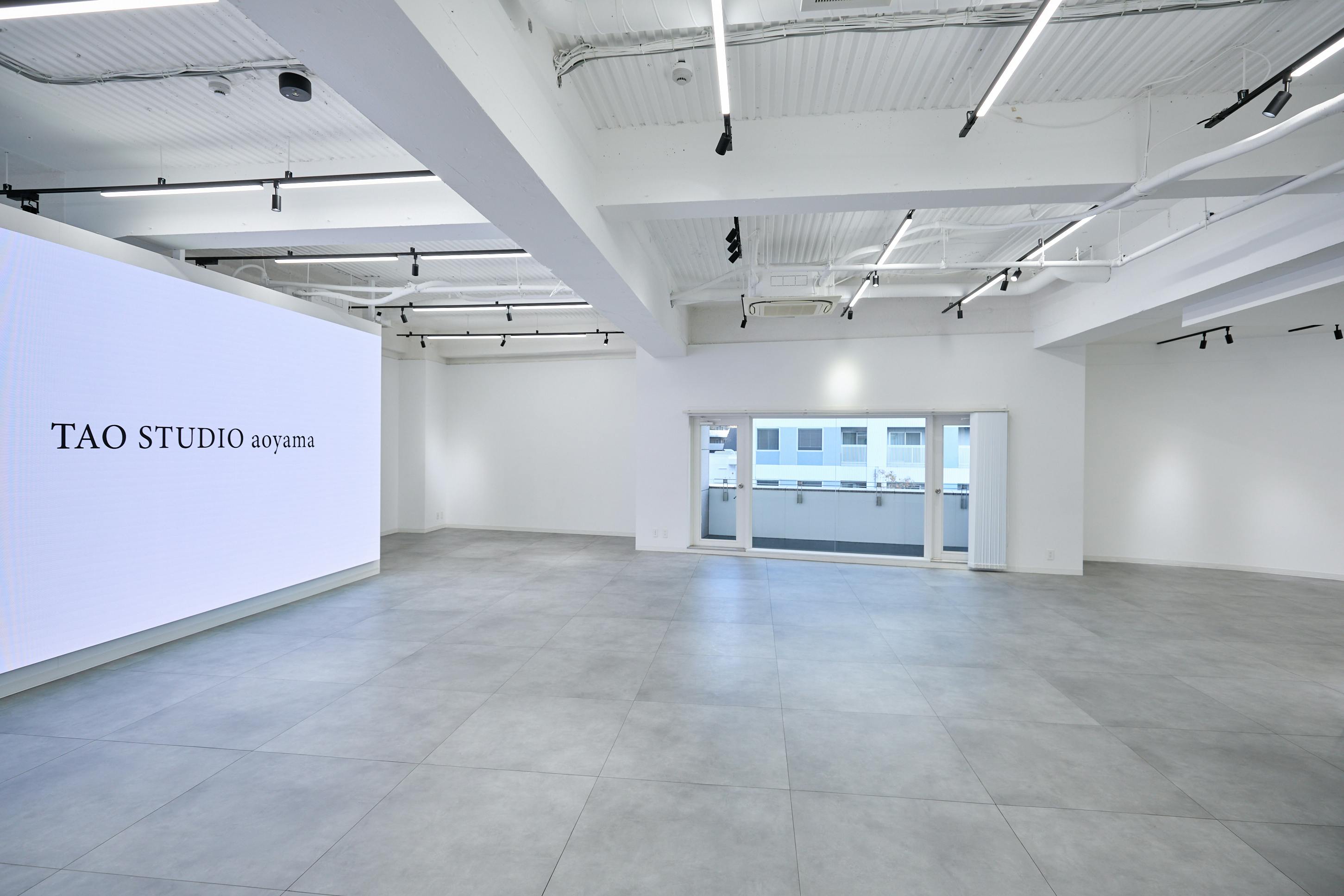 【外苑前駅4分】大型LEDスクリーン!撮影やポップアップストアに最適な、白壁&171㎡の広々空間&アクセス抜群のイベントスペース