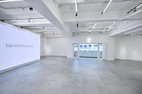 【外苑前駅4分】大型LEDスクリーン!撮影やポップアップストアに最適な、白壁&171㎡の広々空間&アクセス抜群のイベントスペース