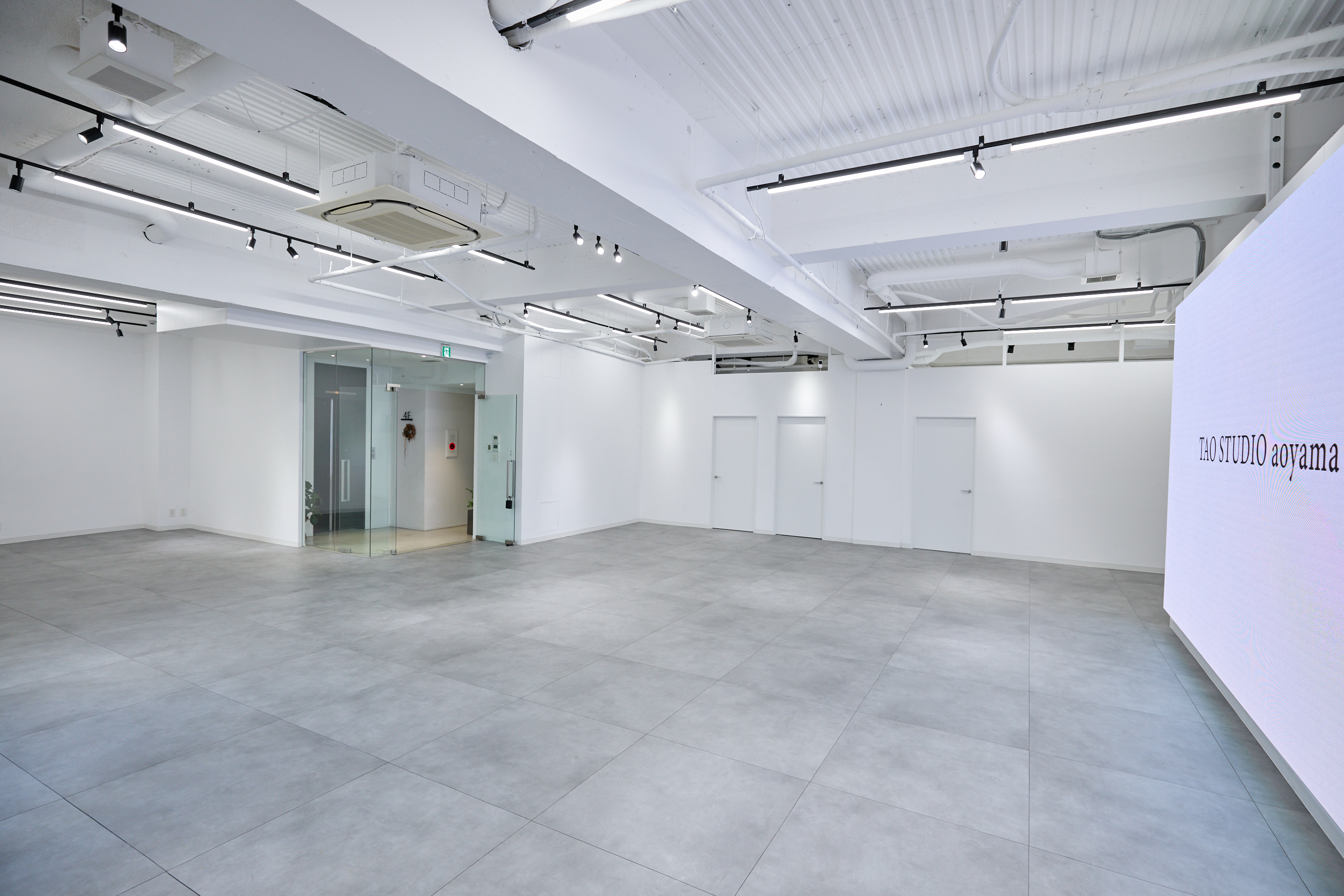 【外苑前駅4分】大型LEDスクリーン！撮影やポップアップストアに最適な、白壁＆171㎡の広々空間＆アクセス抜群のイベントスペース