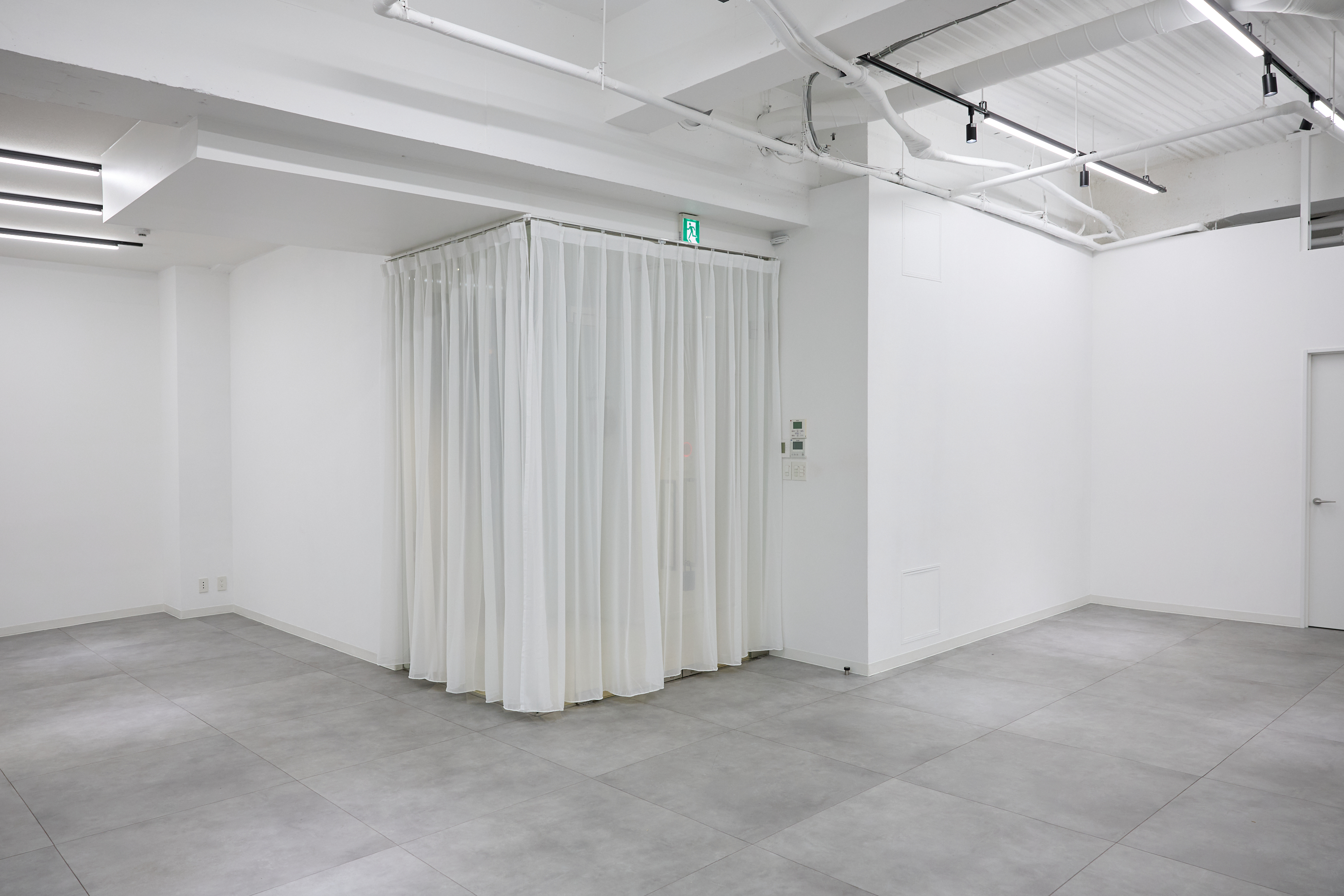 【外苑前駅4分】大型LEDスクリーン！撮影やポップアップストアに最適な、白壁＆171㎡の広々空間＆アクセス抜群のイベントスペース