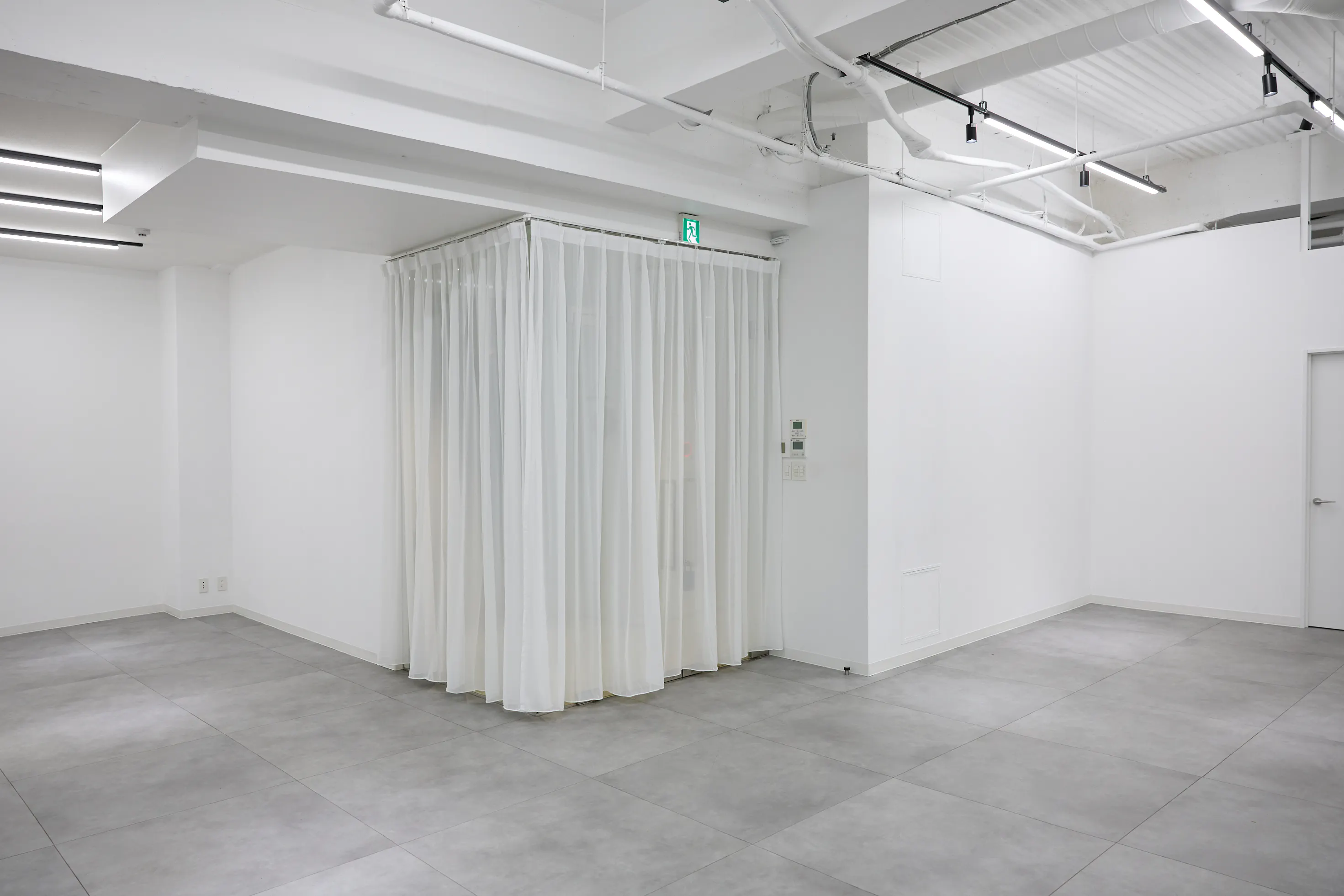 【外苑前駅4分】大型LEDスクリーン！撮影やポップアップストアに最適な、白壁＆171㎡の広々空間＆アクセス抜群のイベントスペース