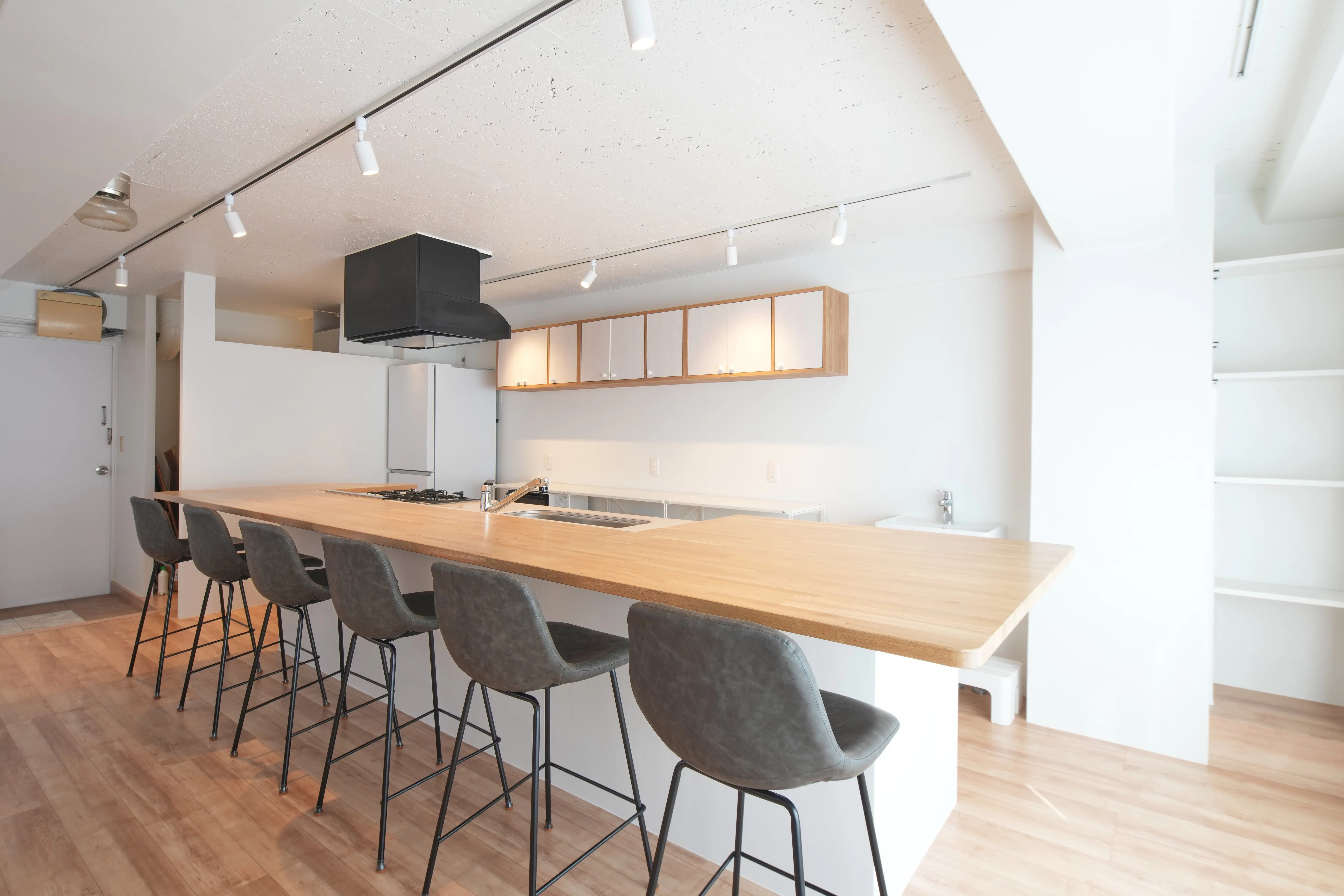 【藤沢駅10分】キッチン用品等の商品展示が可能のレンタルキッチンの1区画貸し出し