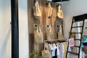 【渋谷駅8分】アパレルのポップアップストア、展示会に適した代官山、桜丘、鉢山に囲まれた高級住宅が立ち並ぶエリアに位置するカフェ内イベントスペース(部分貸し)