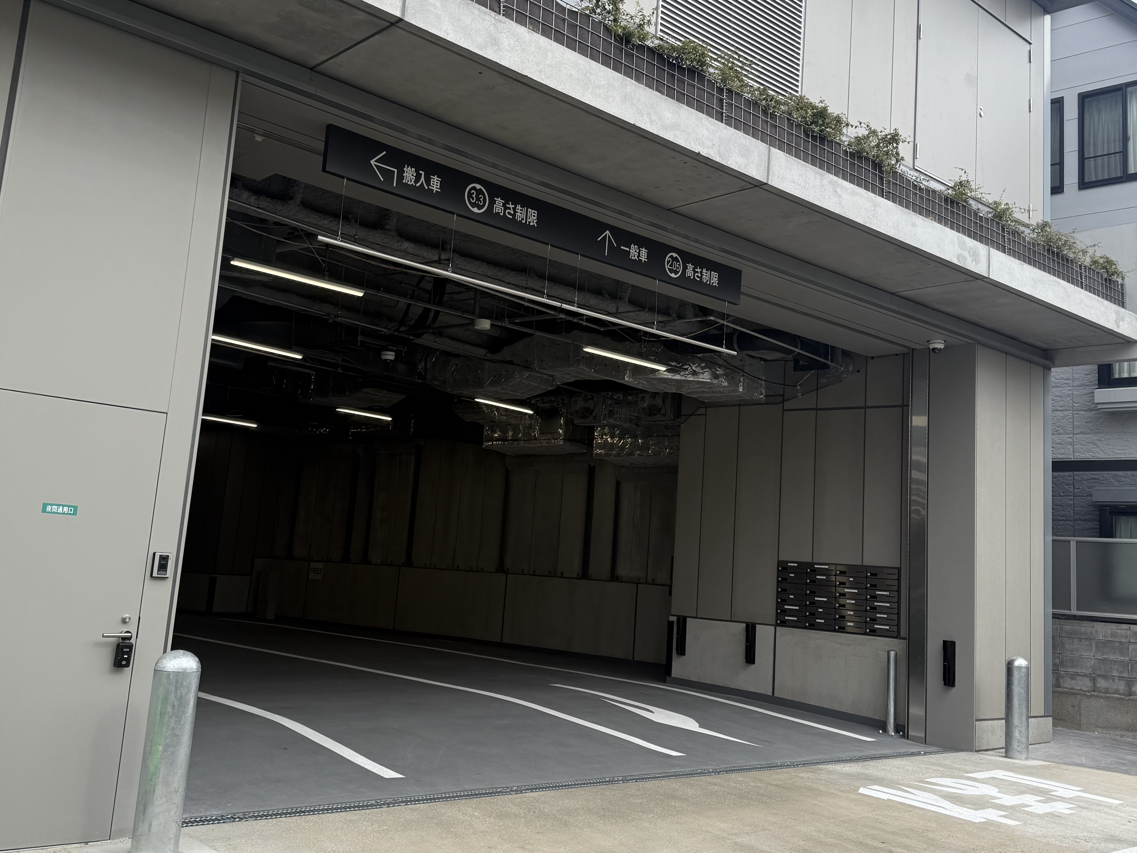 車両搬入口