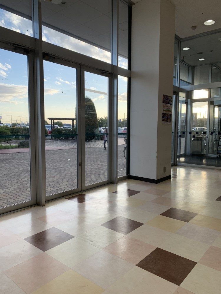 【メッサオークワガーデンパーク和歌山】プロモーションに利用可能な東館エレベーター前スペース