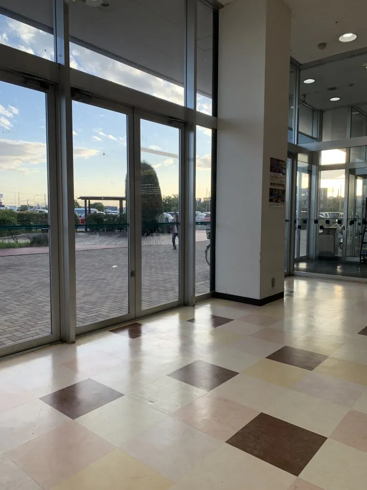 【メッサオークワガーデンパーク和歌山】プロモーションに利用可能な東館エレベーター前スペース