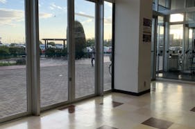 【メッサオークワガーデンパーク和歌山】プロモーションに利用可能な東館エレベーター前スペース