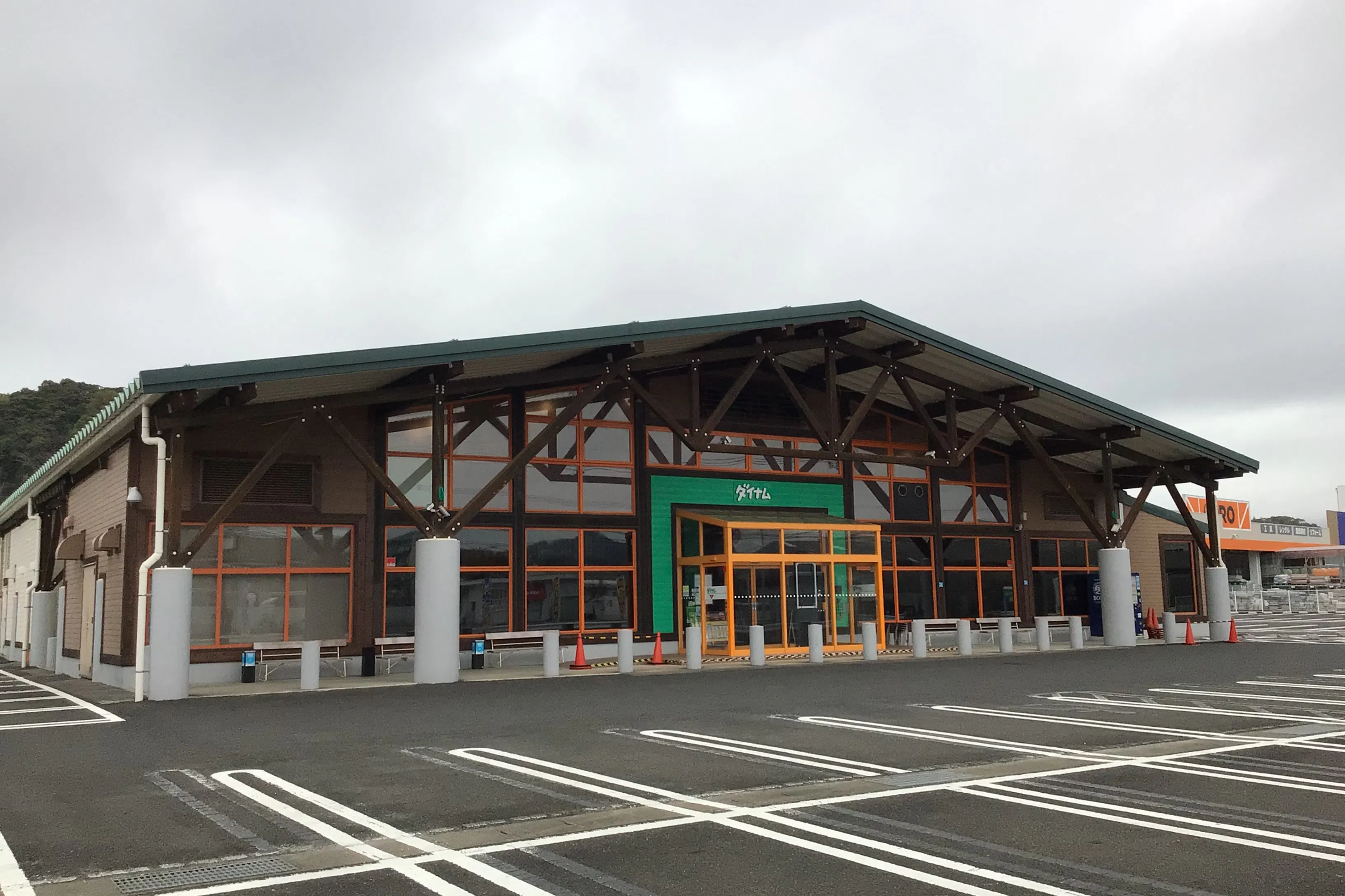 【ダイナム佐世保店ゆったり館】キッチンカー出店やプロモーションイベントに最適なアミューズメント施設のイベントスペース