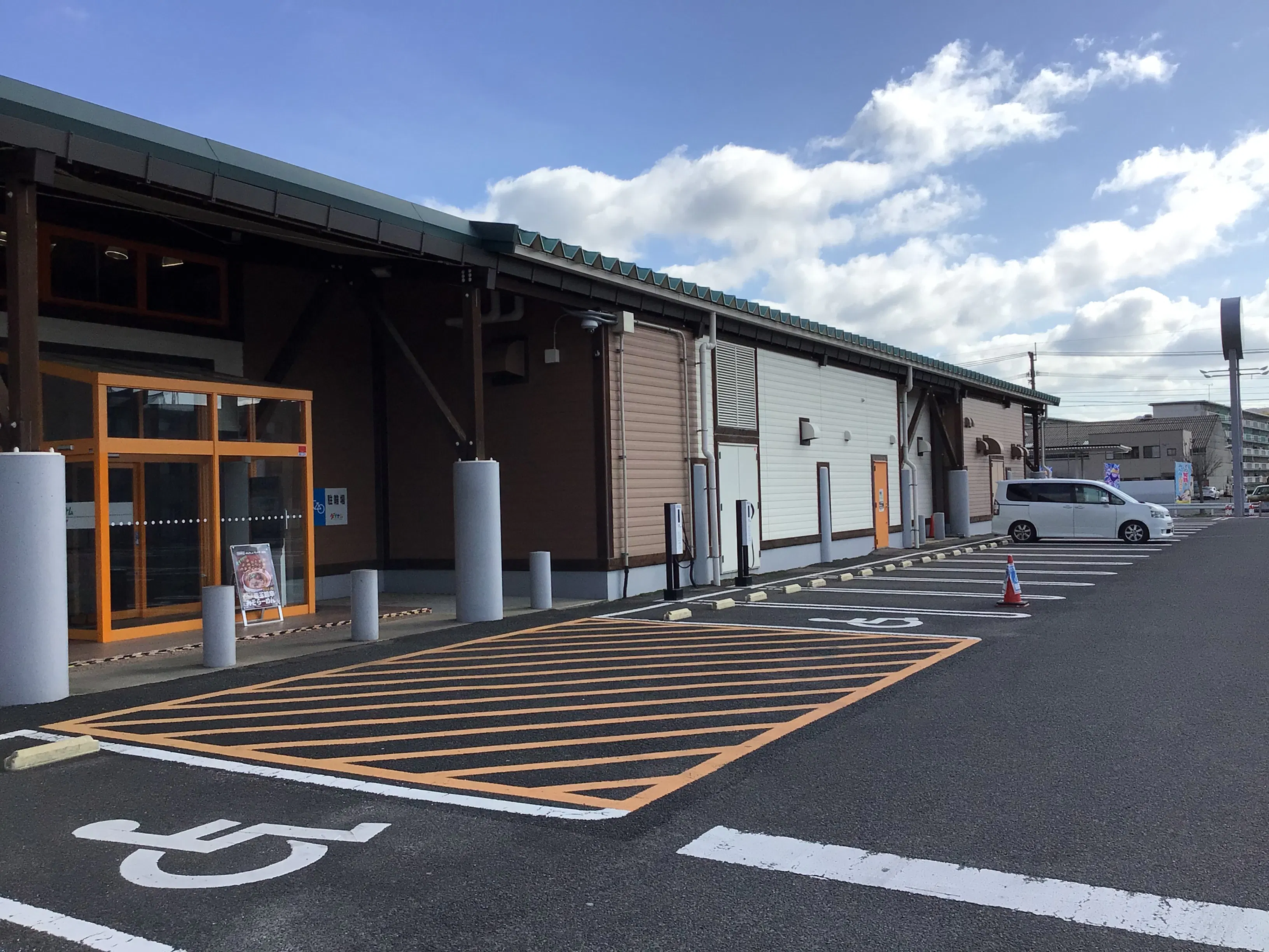 【ダイナム佐世保店ゆったり館】キッチンカー出店やプロモーションイベントに最適なアミューズメント施設のイベントスペース