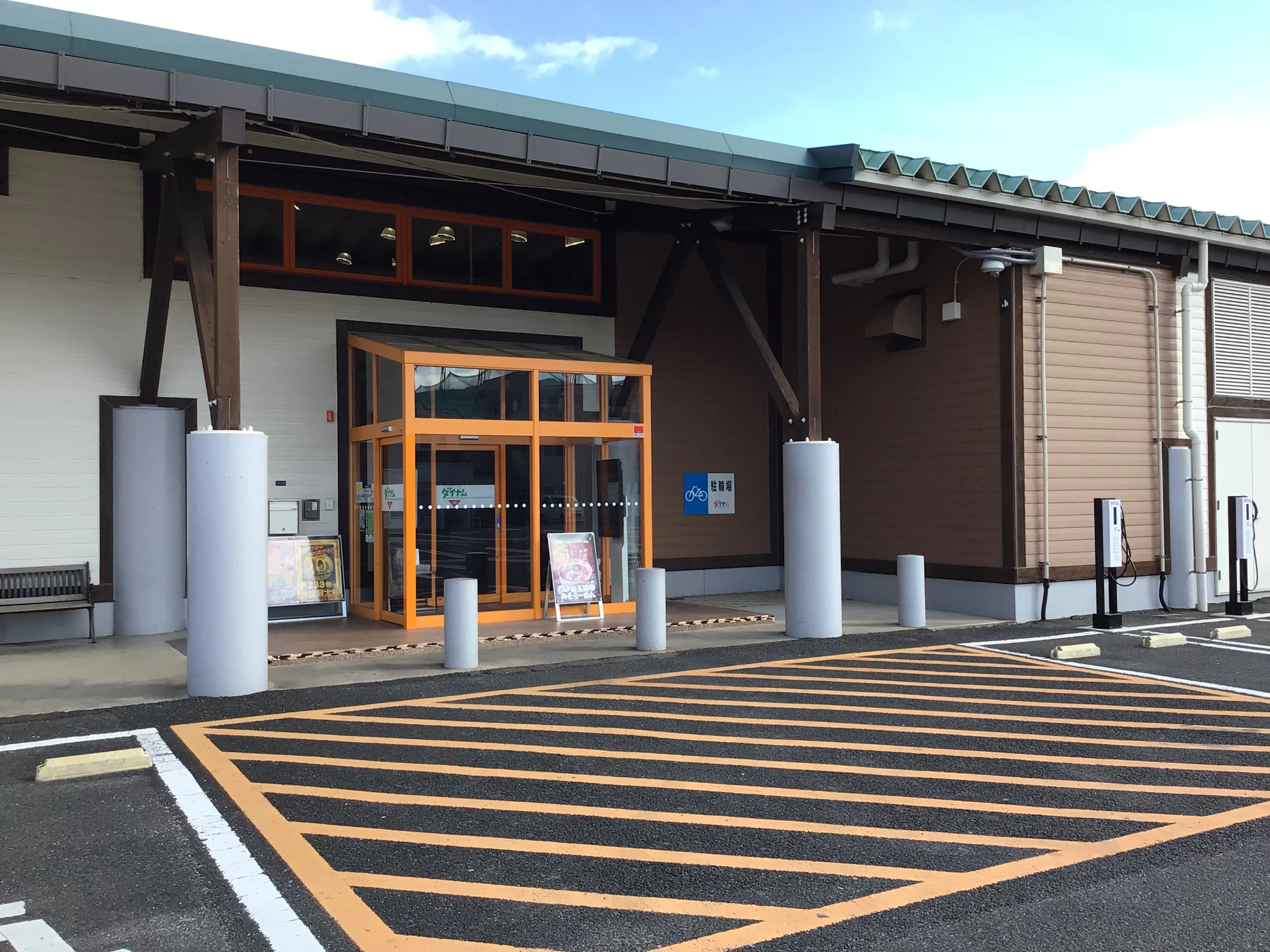 【ダイナム佐世保店ゆったり館】キッチンカー出店やプロモーションイベントに最適なアミューズメント施設のイベントスペース