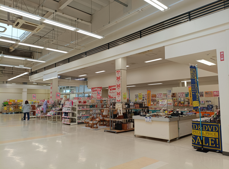 【イオンスーパーセンター石巻東店】スーパーマーケット入口左催事スペース 販促プロモーションや物販に最適なスーパー店内催事イベントスペース