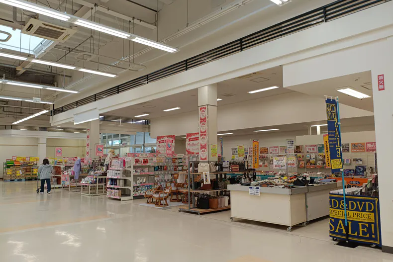 【イオンスーパーセンター石巻東店】スーパーマーケット入口左催事スペース 販促プロモーションや物販に最適なスーパー店内催事イベントスペース