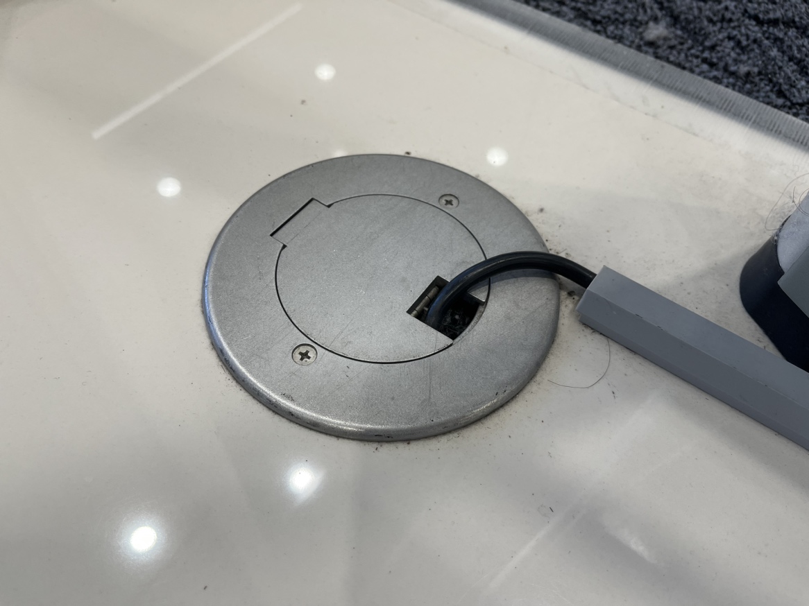 【スーパーセンターオークワ幸田】プロモーションに利用可能な衣料品側スペース