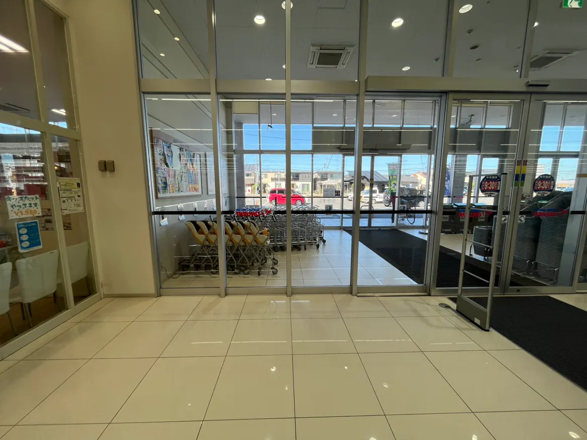 【スーパーセンターオークワ幸田】プロモーションに利用可能な衣料品側スペース