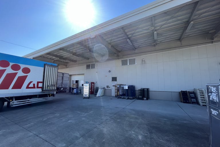 【スーパーセンターオークワ幸田】プロモーションに利用可能な衣料品側スペースの画像4