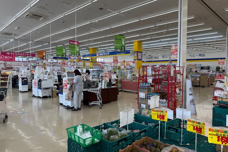 【ゆめマート 行橋】レジ横(柱前) 販促プロモーションや物販のポップアップストアにおすすめな催事イベントスペースの画像3