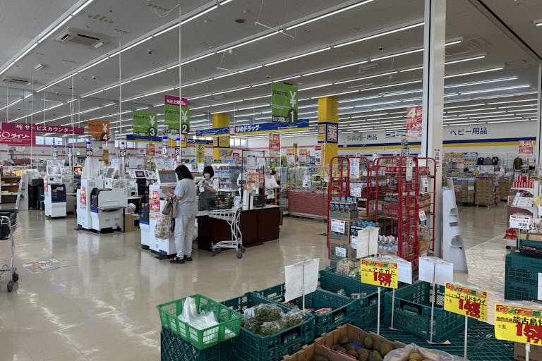 【ゆめマート 行橋】レジ横(柱前) 販促プロモーションや物販のポップアップストアにおすすめな催事イベントスペースの画像3