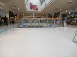 【イオンモール新居浜】『2F 催事スペースF』- イオンホールの近くに位置し、天井がガラス張りで採光が良く、休憩のギャザリングが近い環境です。の画像