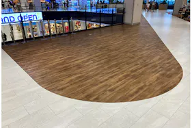 【イオンモール白山】3階中央吹抜け