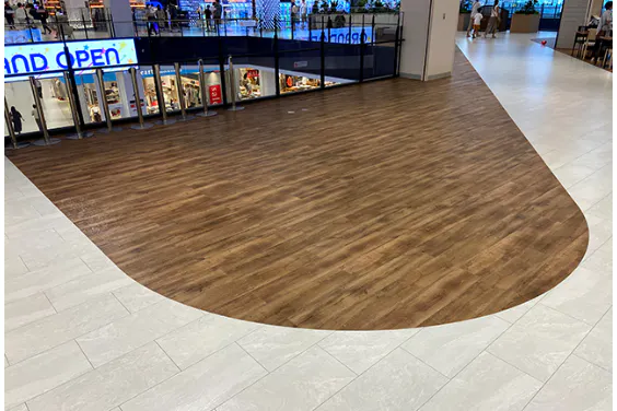 【イオンモール白山】3階中央吹抜け