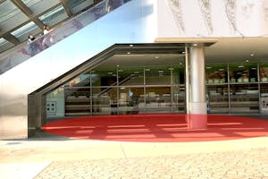 【アリオ上尾】プロモーションに適したショッピングモール内にある乗用車3台の展示が可能な屋外のレンタルスペース