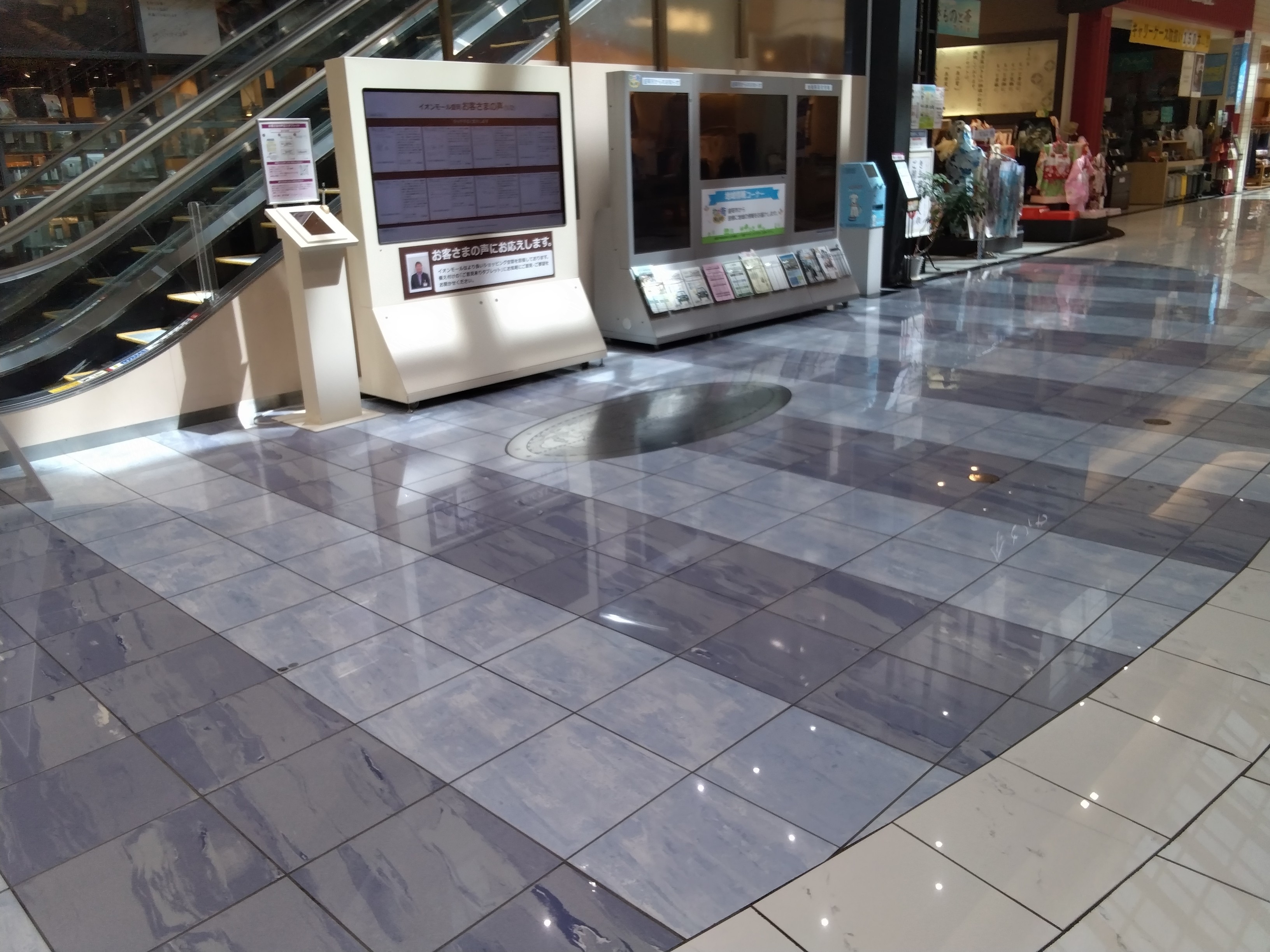 【イオンモール盛岡】1F北エスカレーター横