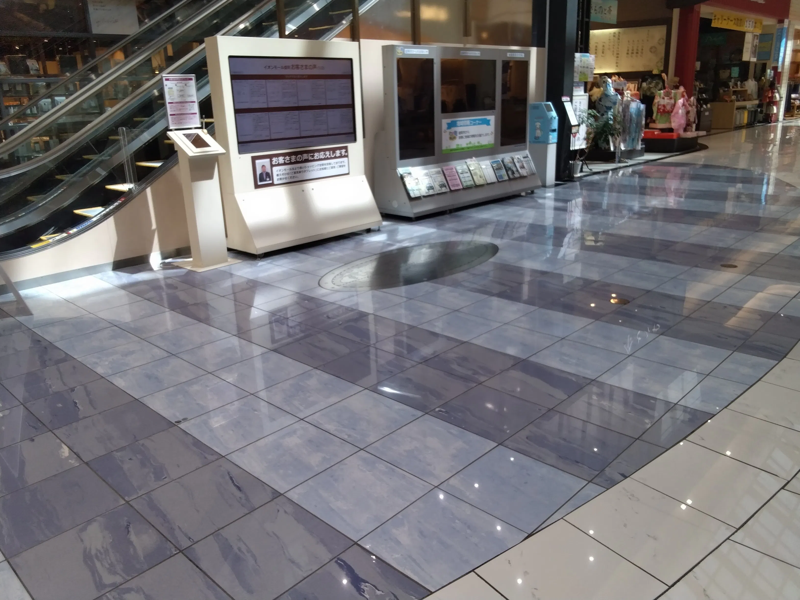 【イオンモール盛岡】1F北エスカレーター横