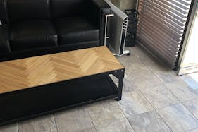 【清須市東須ケ口】撮影やワークショップに利用可能なウッド調のスペース