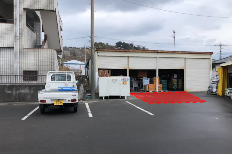 【ファミリーショップニシムタ 垂水店】販促プロモーションや最適な倉庫前のスペースの画像2