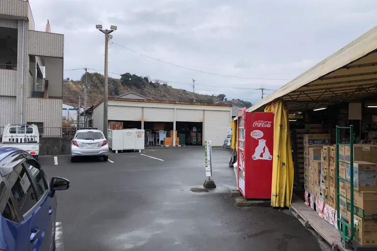 【ファミリーショップニシムタ 垂水店】販促プロモーションや最適な倉庫前のスペースの画像4