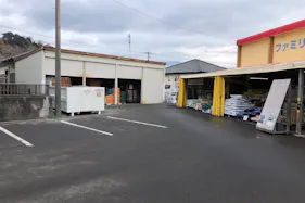 【ファミリーショップニシムタ 垂水店】販促プロモーションや最適な倉庫前のスペース