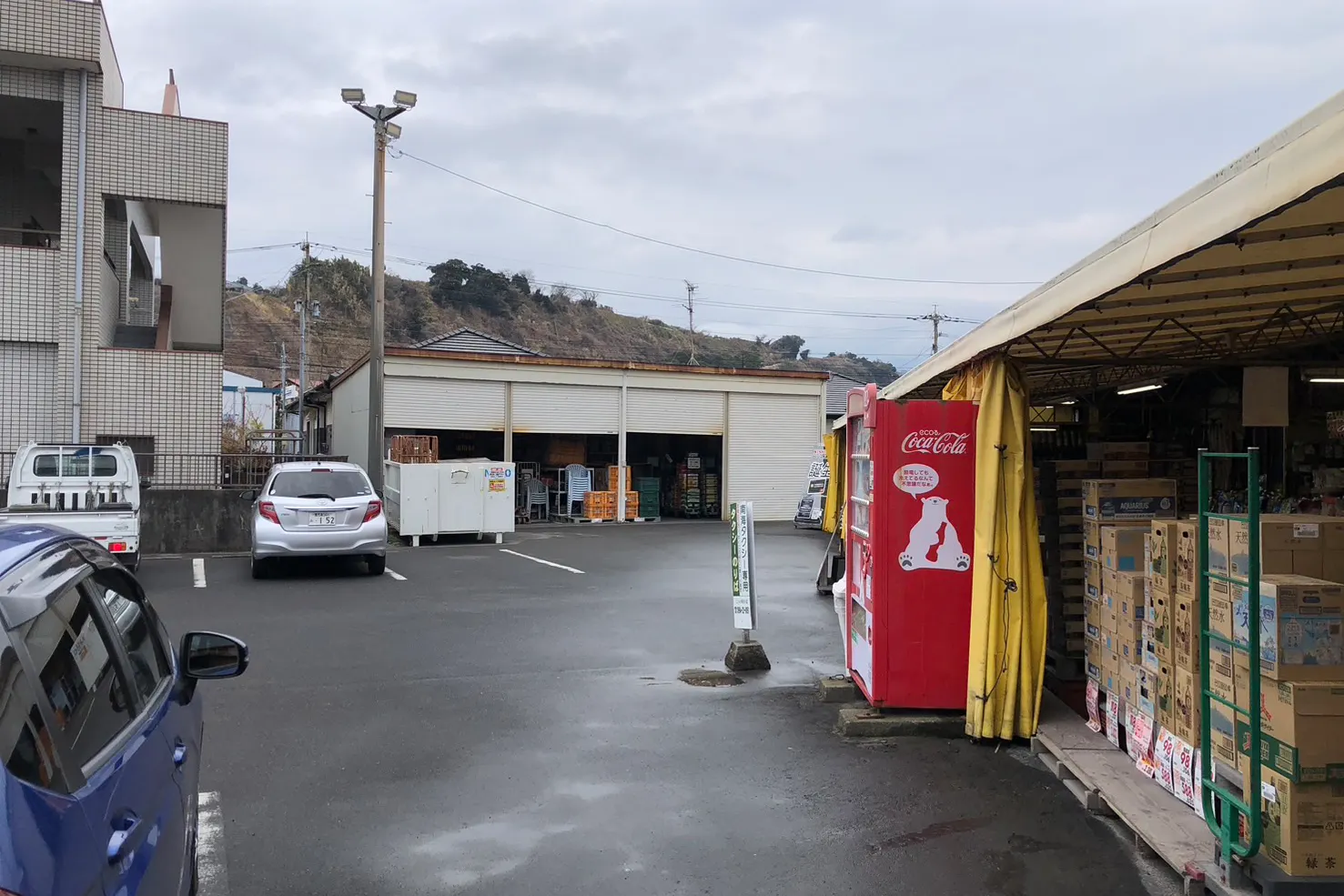 【ファミリーショップニシムタ 垂水店】販促プロモーションや最適な倉庫前のスペース