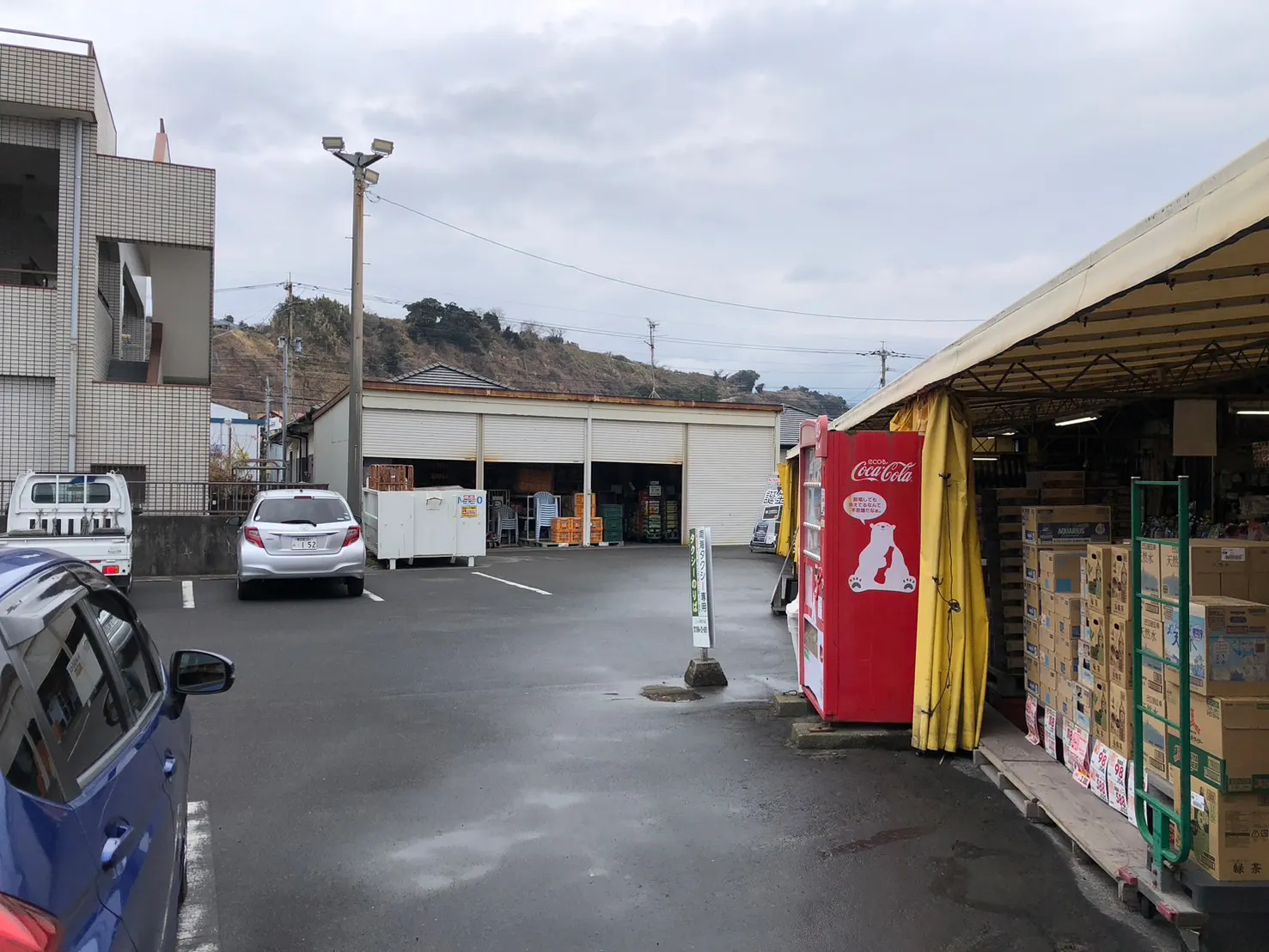 【ファミリーショップニシムタ 垂水店】販促プロモーションや最適な倉庫前のスペース