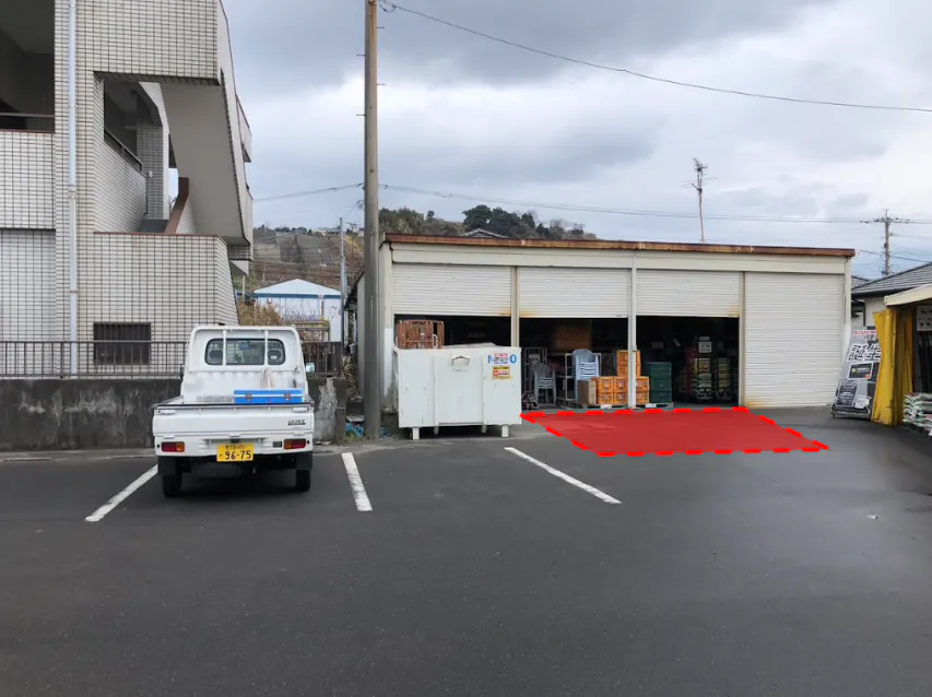 【ファミリーショップニシムタ 垂水店】販促PR・物販に最適な倉庫前の屋外イベントスペース