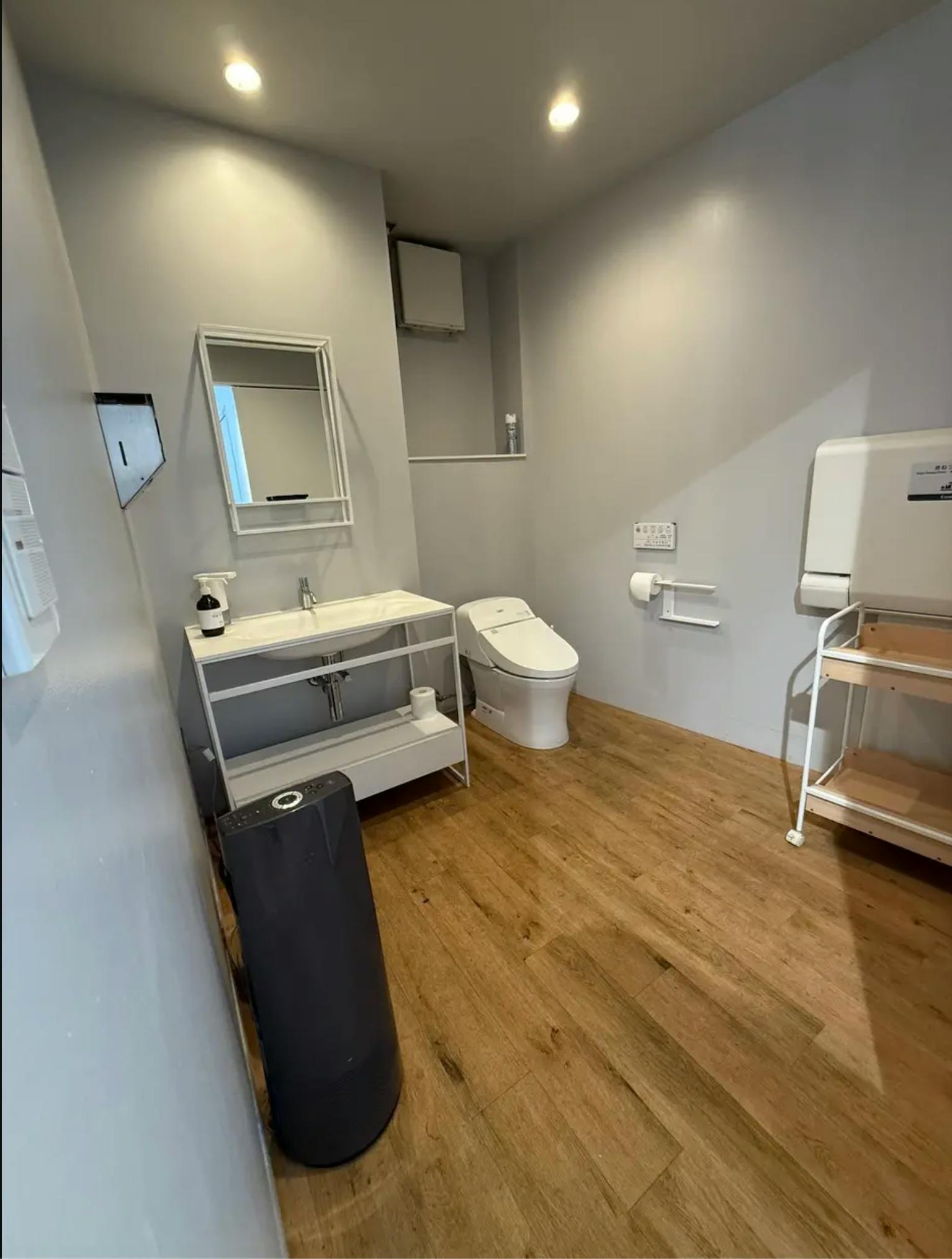 【代々木公園駅6分】ポップアップストアや展示会に最適！奥渋エリアの商店街「神山商店会」ど真ん中にある路面ギャラリースペース