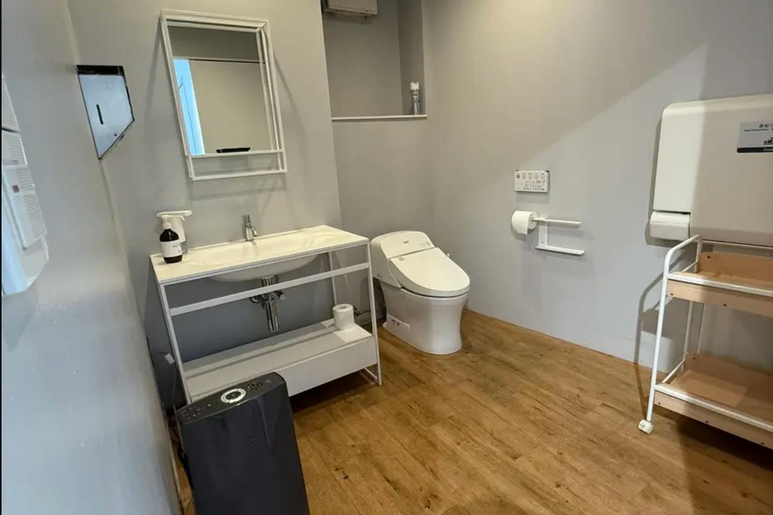 【代々木公園駅6分】ポップアップストアや展示会に最適!奥渋エリアの商店街「神山商店会」ど真ん中にある路面ギャラリースペース