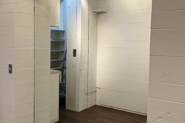 東面に大きな鏡