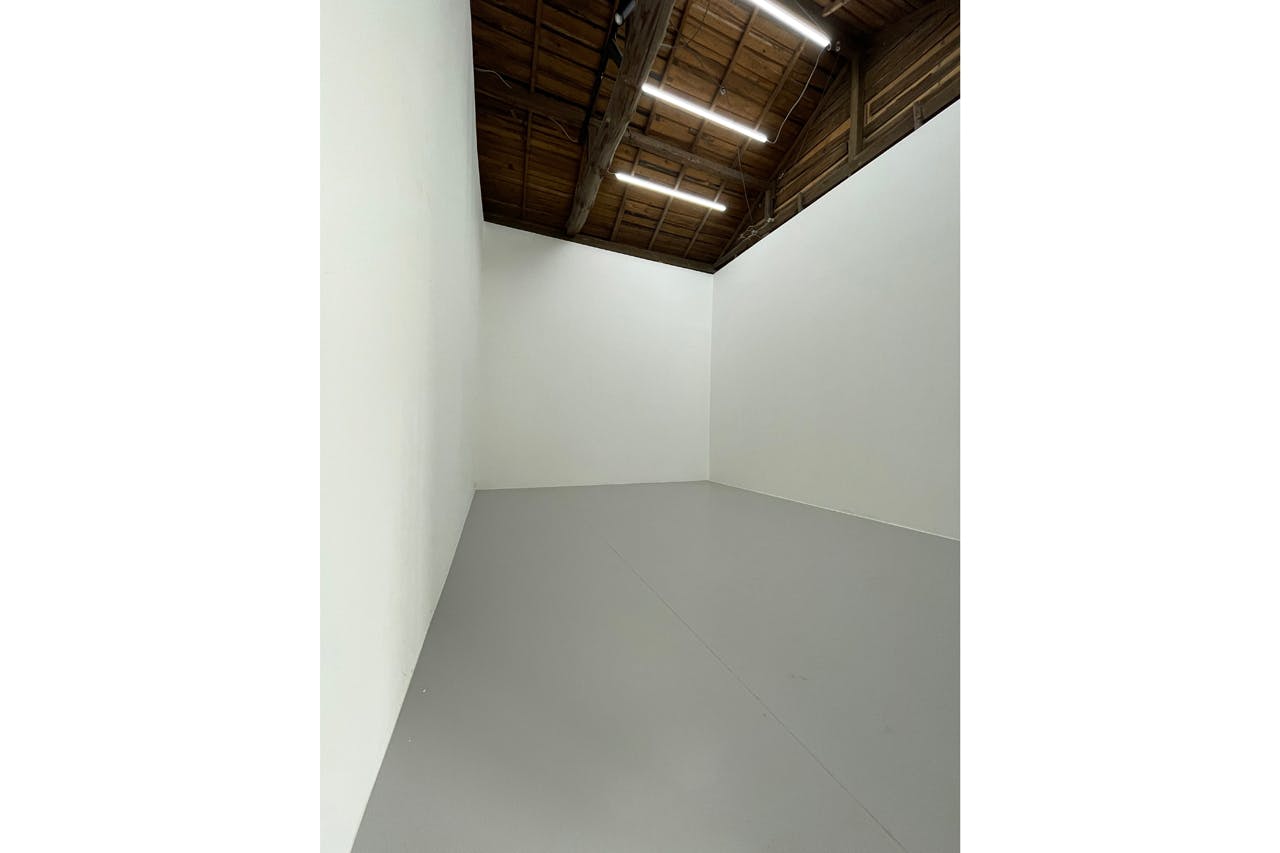 【下北沢駅12分】展示会やポップアップに適した古民家を改装した白を基調とした自然光も入り込むスペース