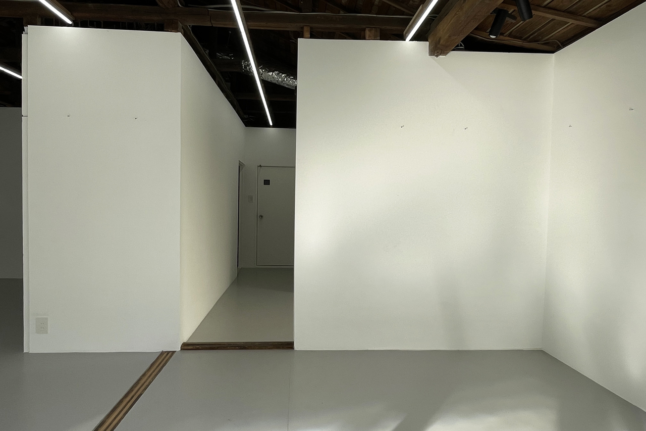 【下北沢駅12分】展示会やポップアップに適した古民家を改装した白を基調とした自然光も入り込むスペースの画像8