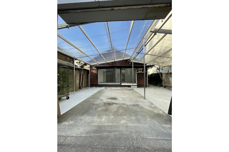 【下北沢駅12分】展示会やポップアップに適した古民家を改装した白を基調とした自然光も入り込むスペースの画像2