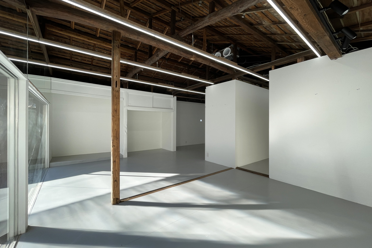 【下北沢駅12分】展示会やポップアップに適した古民家を改装した白を基調とした自然光も入り込むスペースの画像7