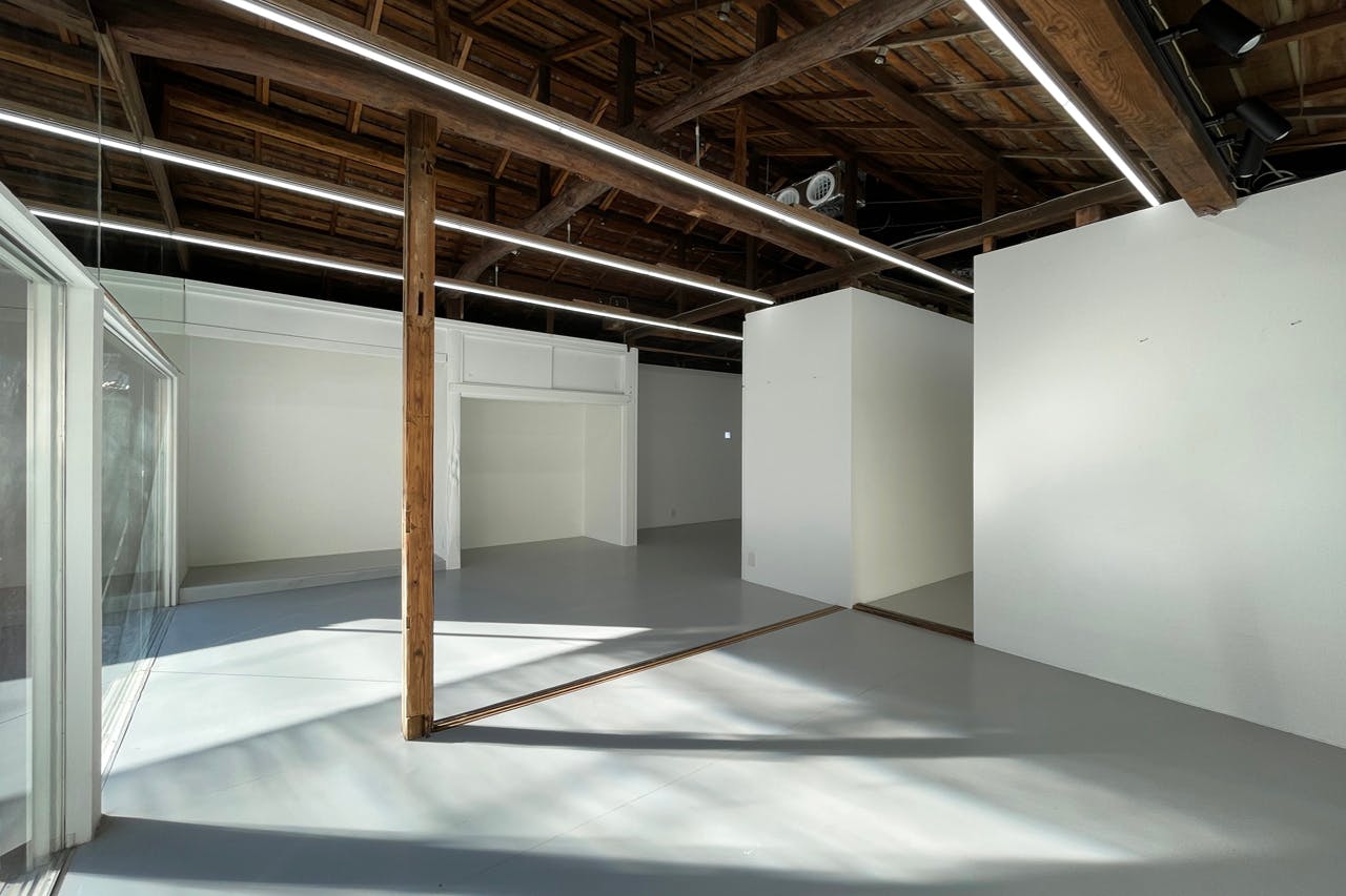 【下北沢駅12分】展示会やポップアップに適した古民家を改装した白を基調とした自然光も入り込むスペース